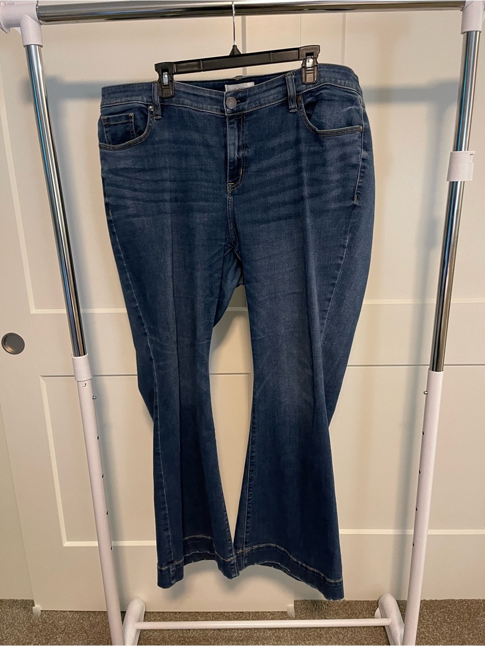 Lane Bryant Flex Magic Waistband Signature Fit Mid-Rise Flare Jeans Size 20